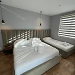 Armando Apartman *