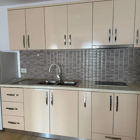 Armando Apartment Golem (Tirana)